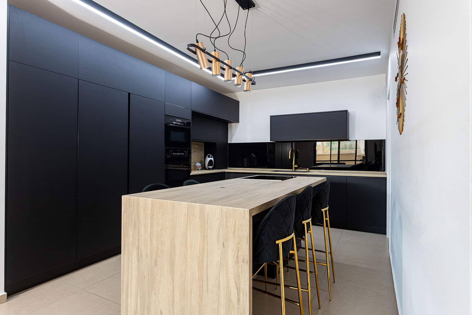 אי למטבח – מרכז הבית החדש