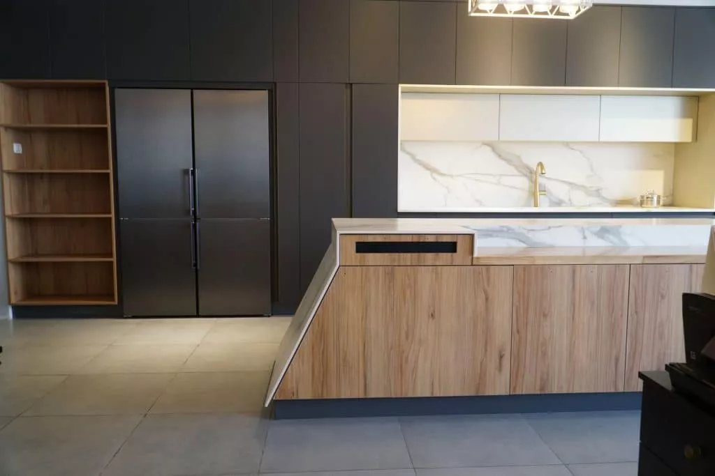 מטבחים שחורים עם עץ